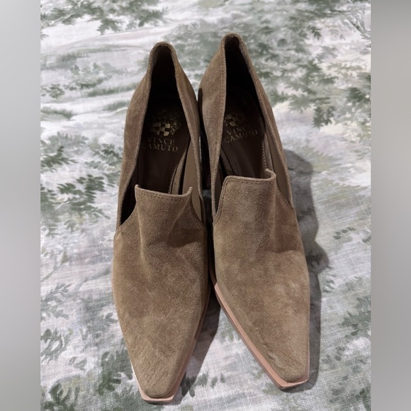 Vince Camuto Tan Heeled shoes with Suede Finish - Picture 3 of 9